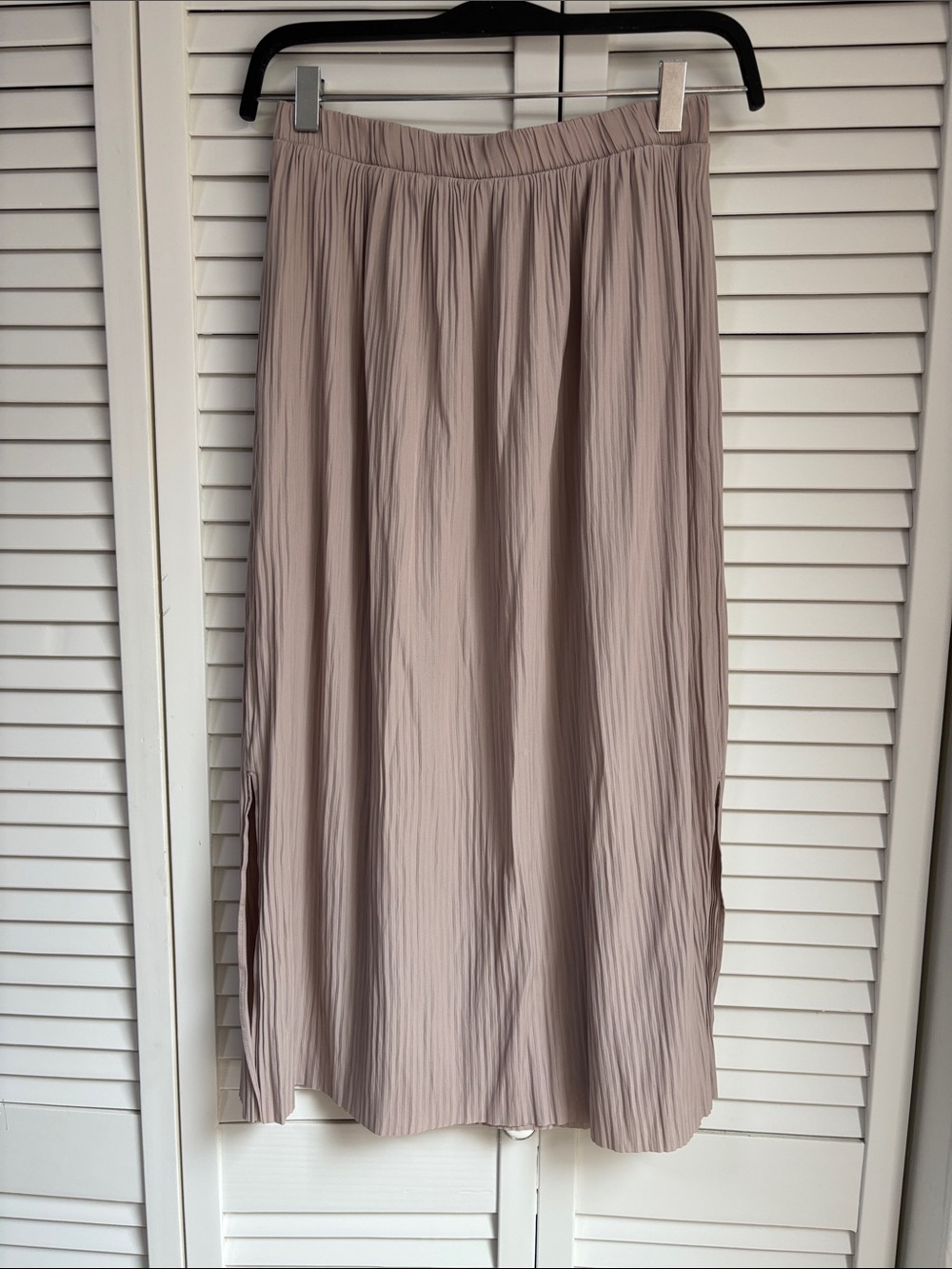 Aritzia Wilfred Pleated Midi Skirt